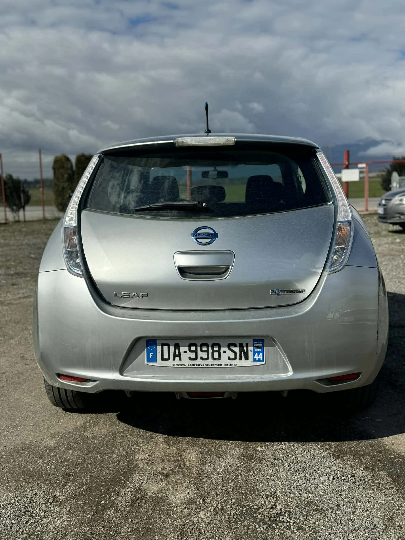 Nissan Leaf  23 KWH-110 к.с - изображение 4