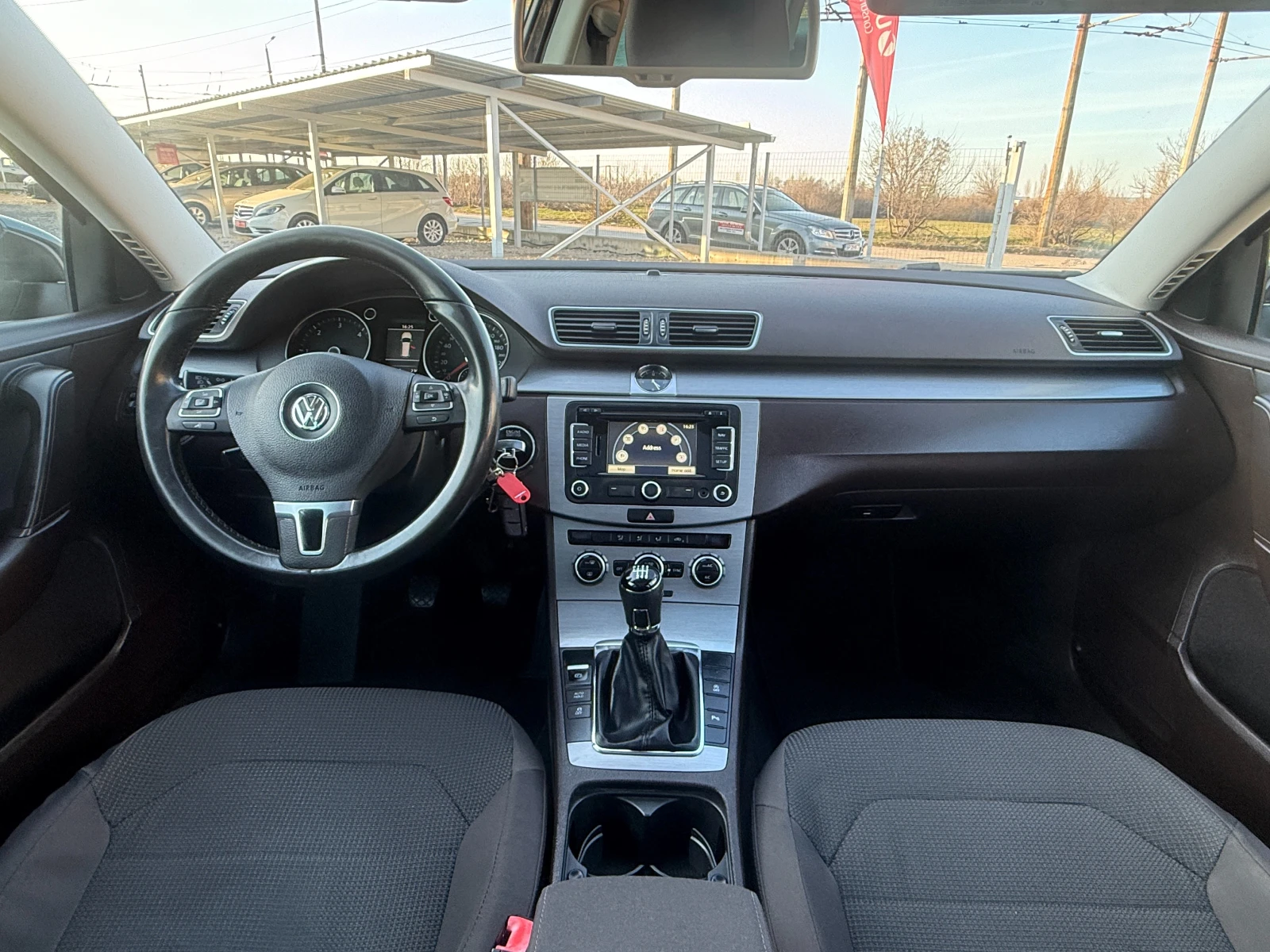 VW Passat 2.0TDI/NAVI/ПАНОРАМА/ШИБЕДАХ/EURO 5B/ВНОС ИТАЛИЯ, снимка 12 - Автомобили и джипове - 53821490