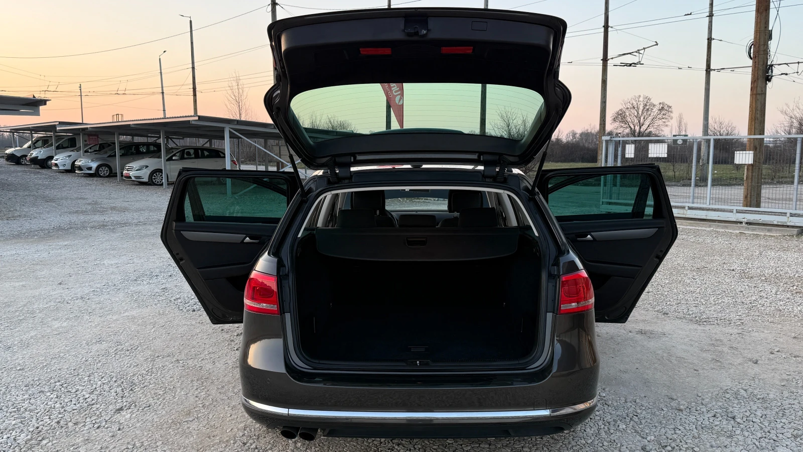 VW Passat 2.0TDI/NAVI/ПАНОРАМА/ШИБЕДАХ/EURO 5B/ВНОС ИТАЛИЯ, снимка 9 - Автомобили и джипове - 53821490