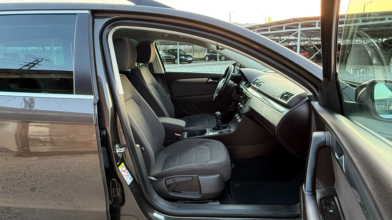 VW Passat 2.0TDI/NAVI/ПАНОРАМА/ШИБЕДАХ/EURO 5B/ВНОС ИТАЛИЯ, снимка 15 - Автомобили и джипове - 53821490