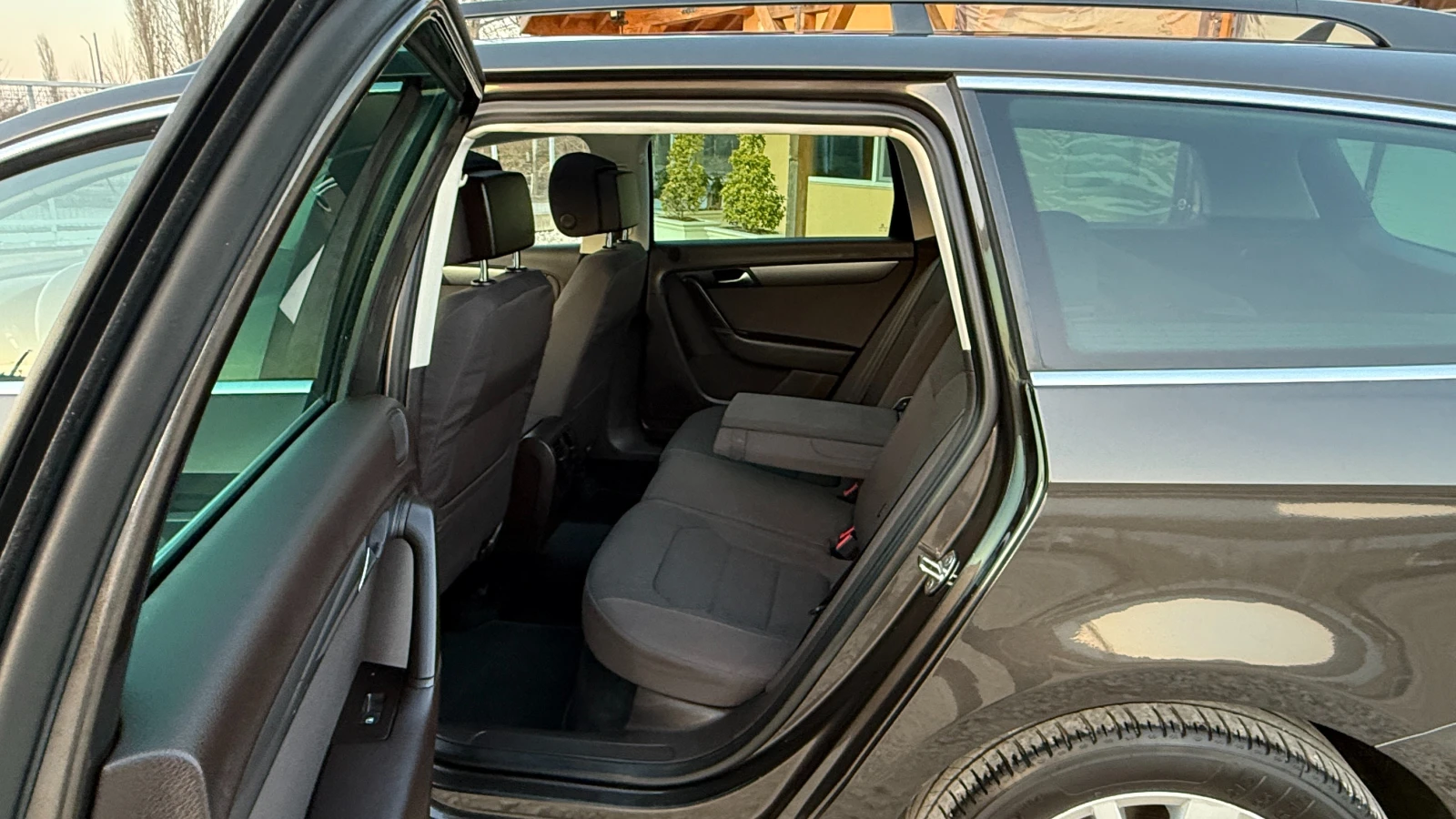 VW Passat 2.0TDI/NAVI/ПАНОРАМА/ШИБЕДАХ/EURO 5B/ВНОС ИТАЛИЯ, снимка 17 - Автомобили и джипове - 53821490