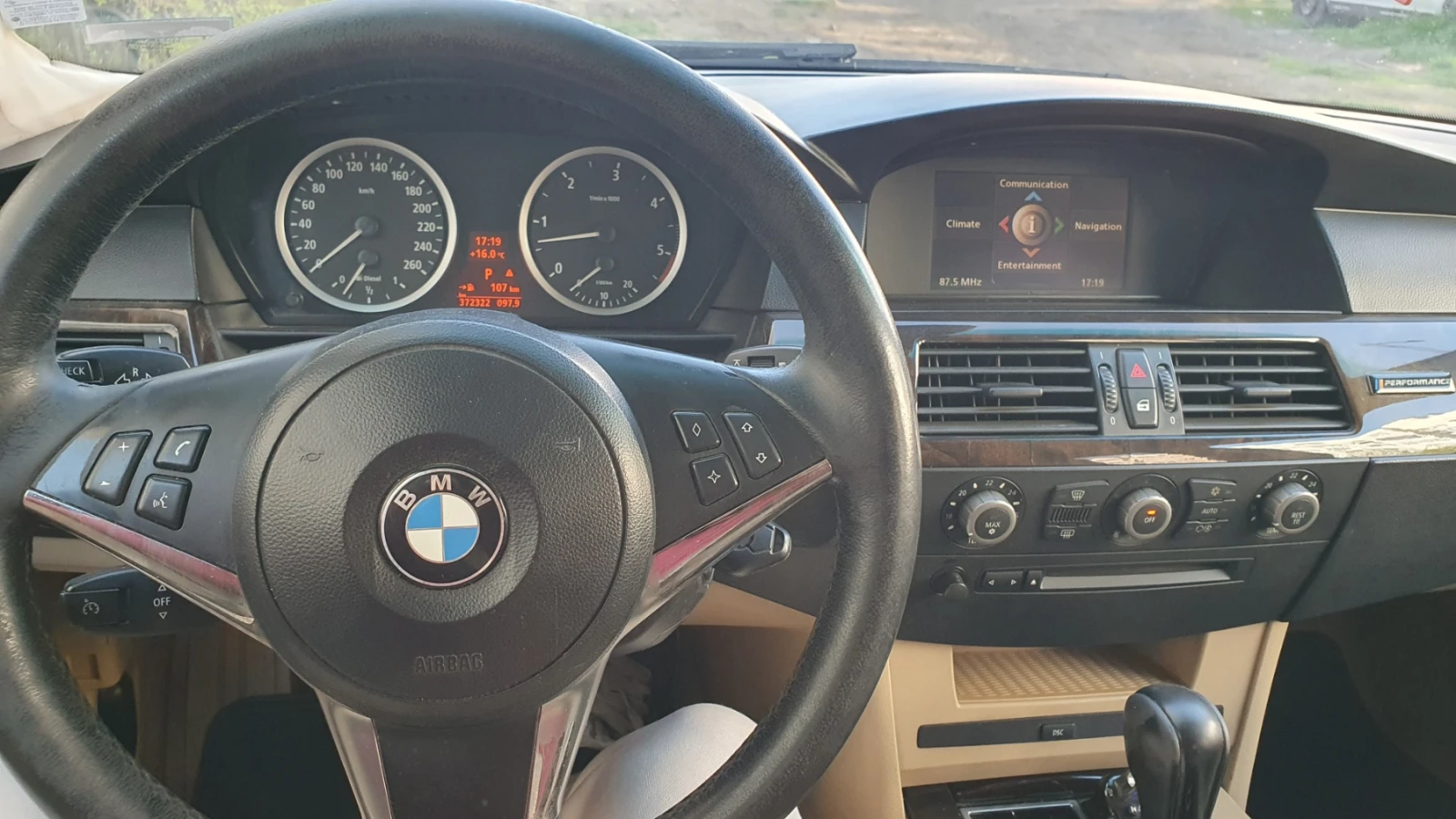 BMW 525 230кс ST2 Автоматик, снимка 11 - Автомобили и джипове - 54246074