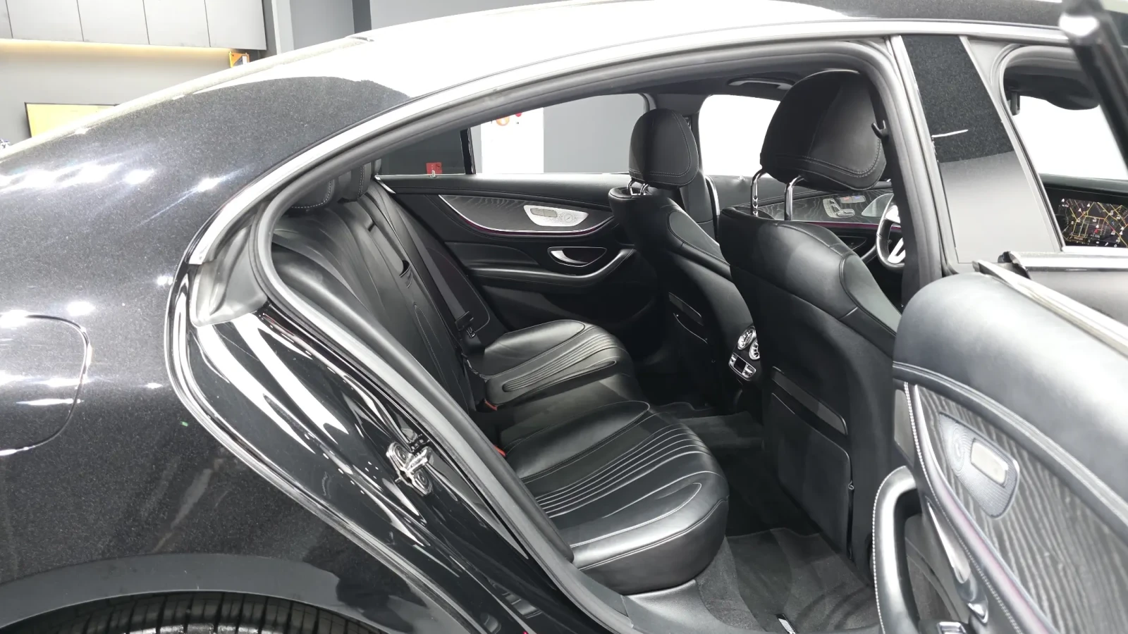 Mercedes-Benz CLS 450 !!УНИКАТ!! #ПЪЛНО ОБОРУДВАНЕ# !ПАНОРАМА, снимка 12 - Автомобили и джипове - 54901448