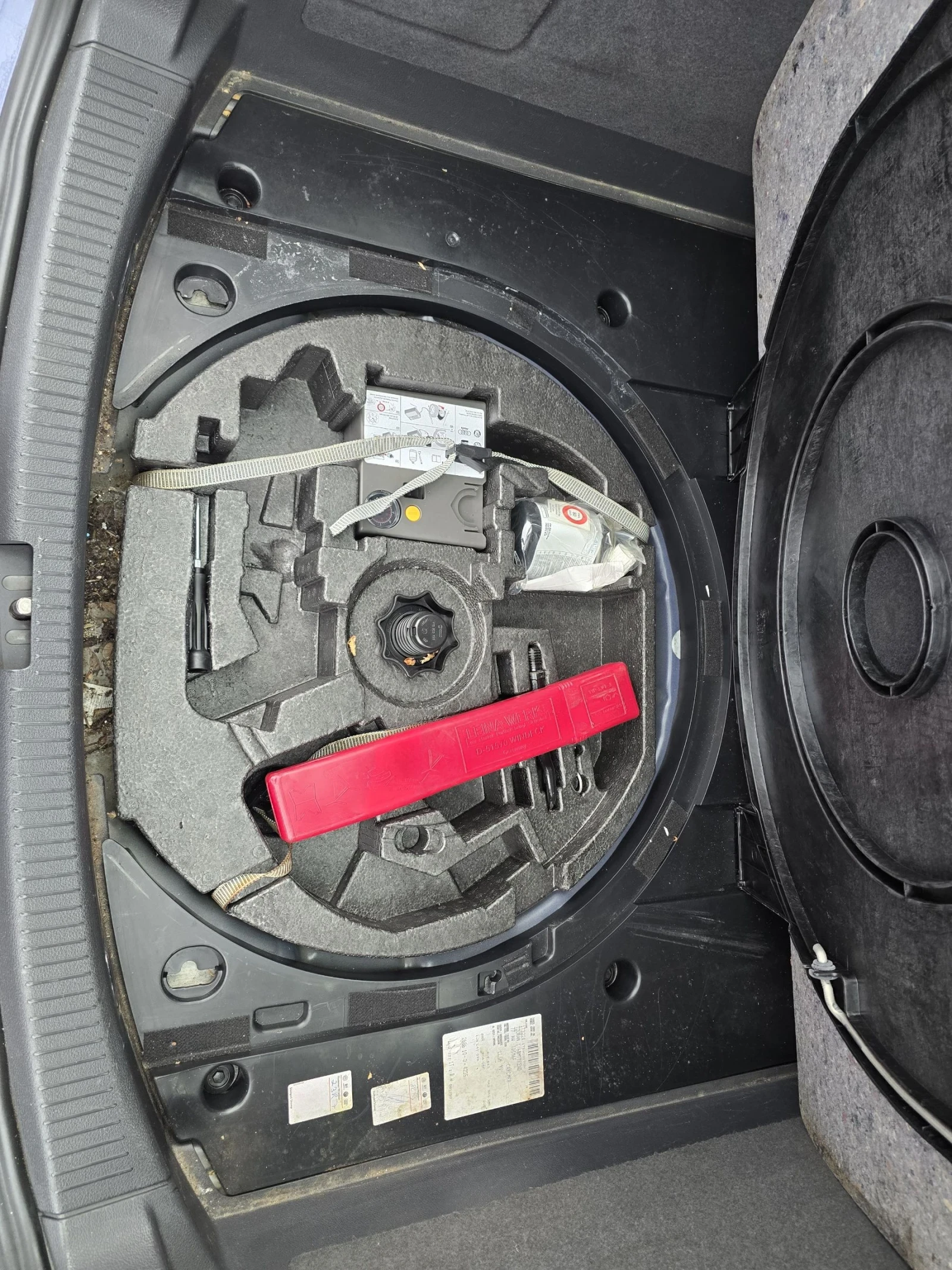 VW Touran, снимка 9 - Автомобили и джипове - 55006090