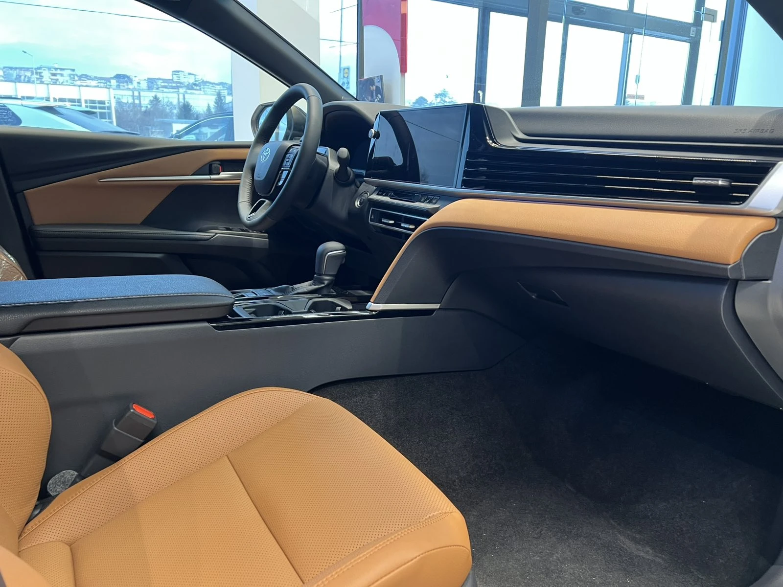 Toyota Camry 2.5H Luxury, снимка 12 - Автомобили и джипове - 55228896