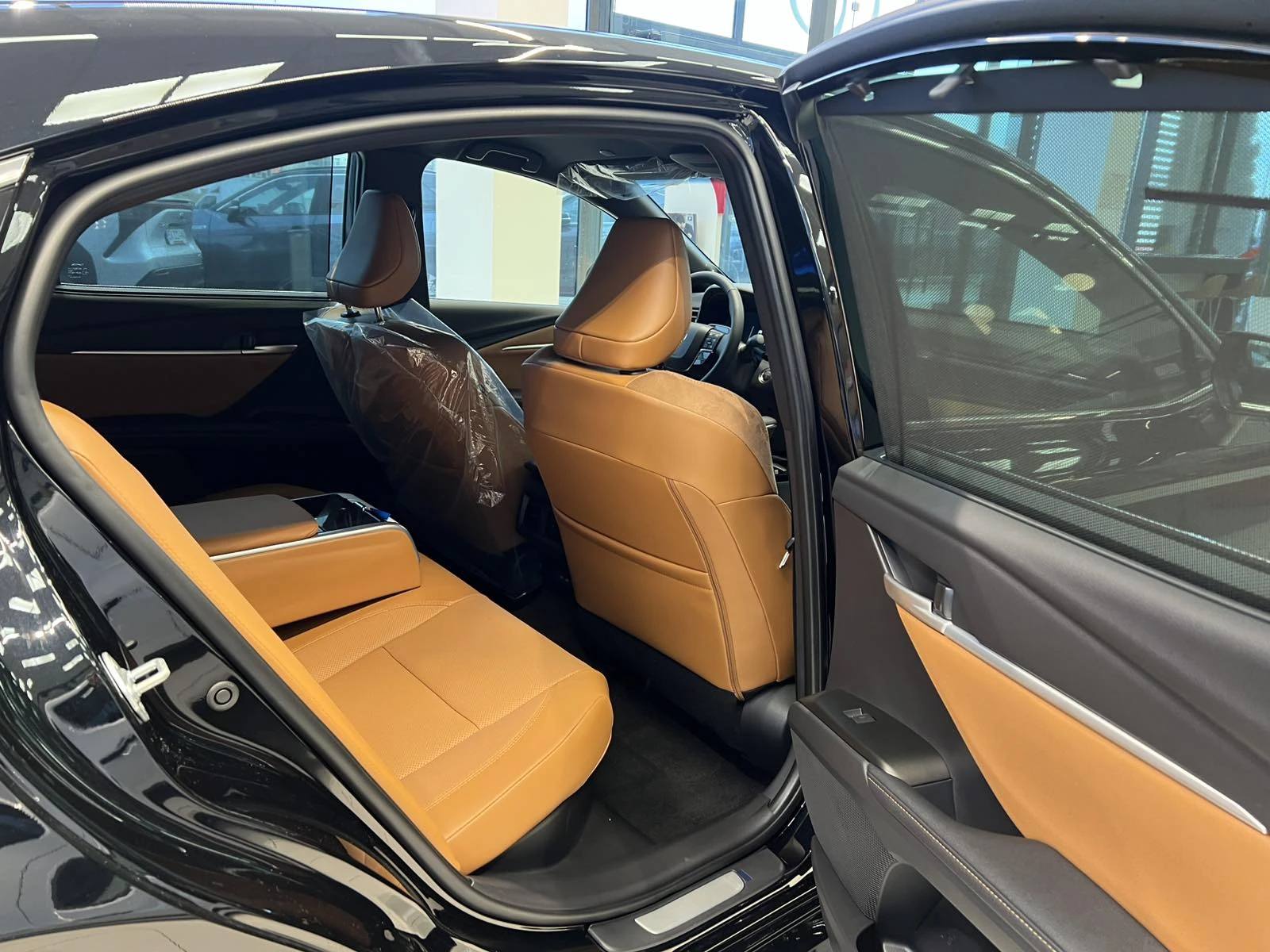 Toyota Camry 2.5H Luxury, снимка 13 - Автомобили и джипове - 55228896
