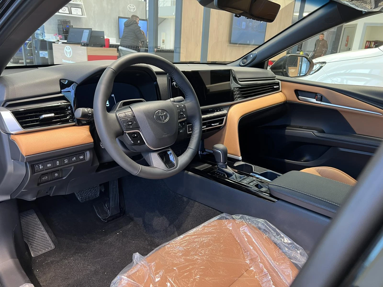Toyota Camry 2.5H Luxury, снимка 10 - Автомобили и джипове - 55228896