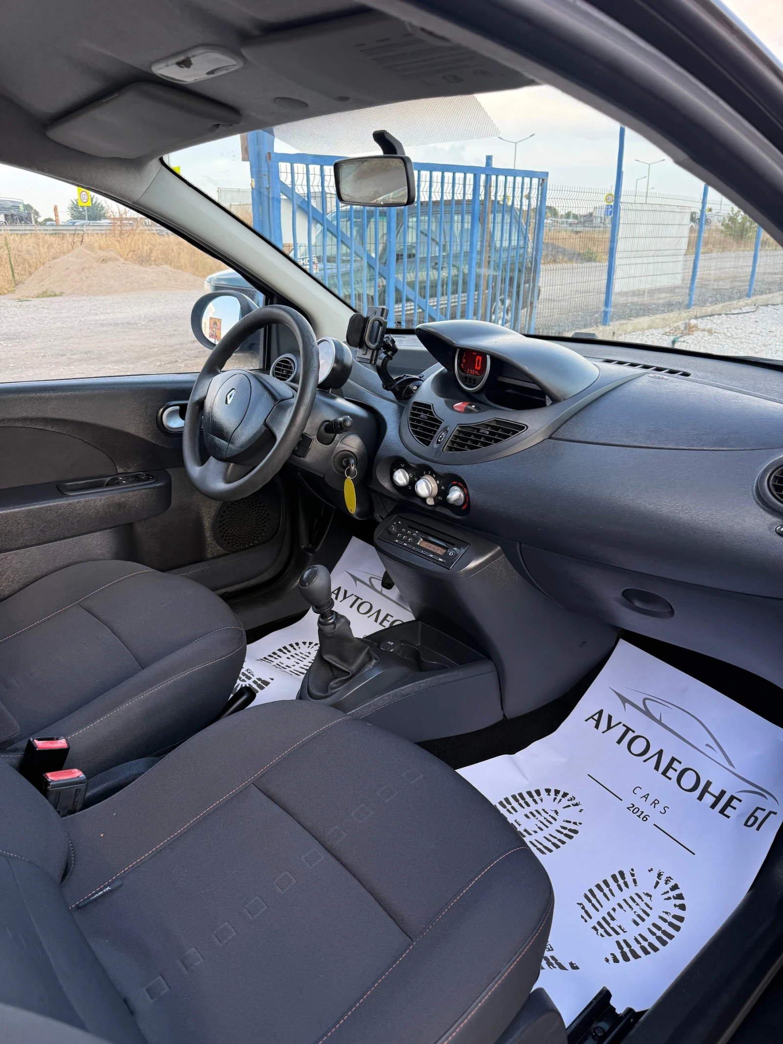 Renault Twingo 1.2i, снимка 8 - Автомобили и джипове - 55943065