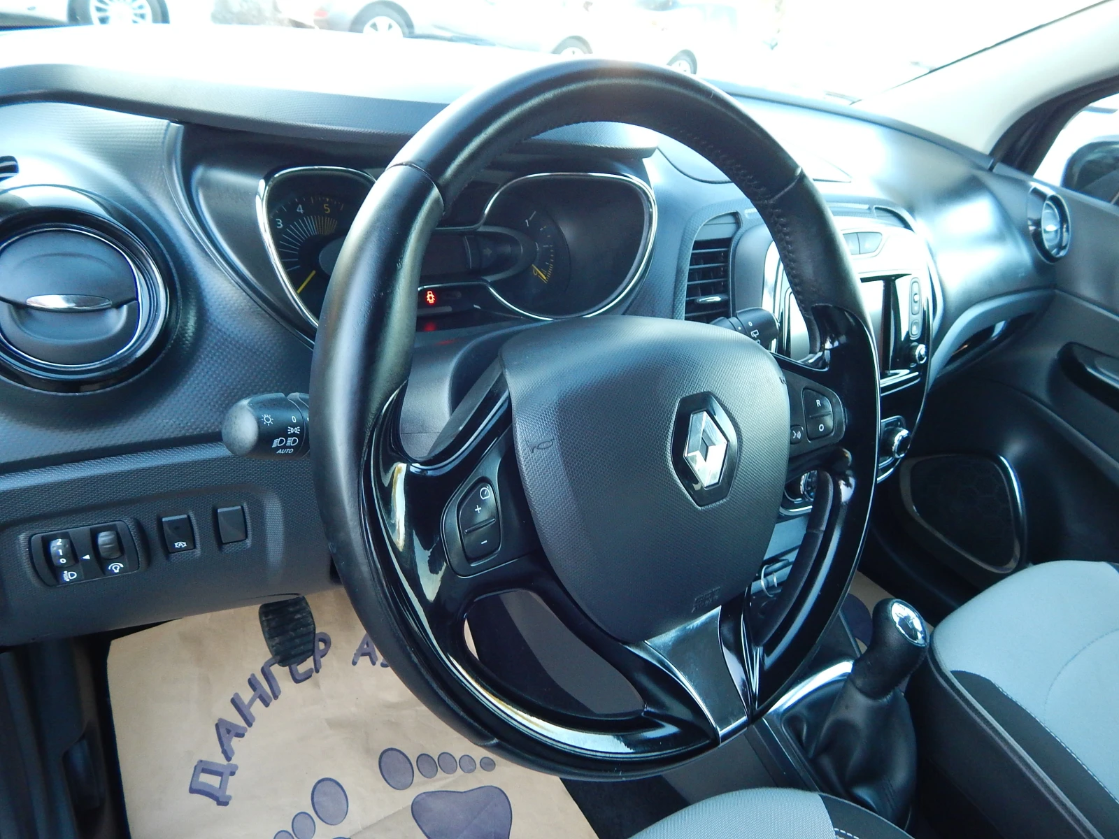 Renault Captur 1.5DCI* EURO6* , снимка 12 - Автомобили и джипове - 56001899