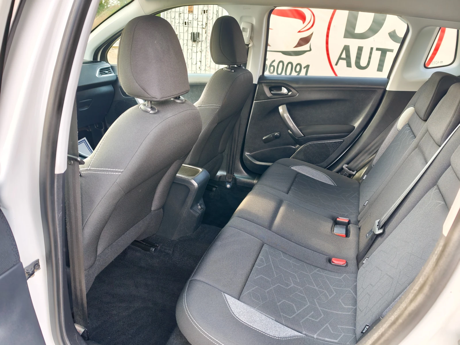 Peugeot 2008 1.6HDI Facelift, снимка 10 - Автомобили и джипове - 56043094