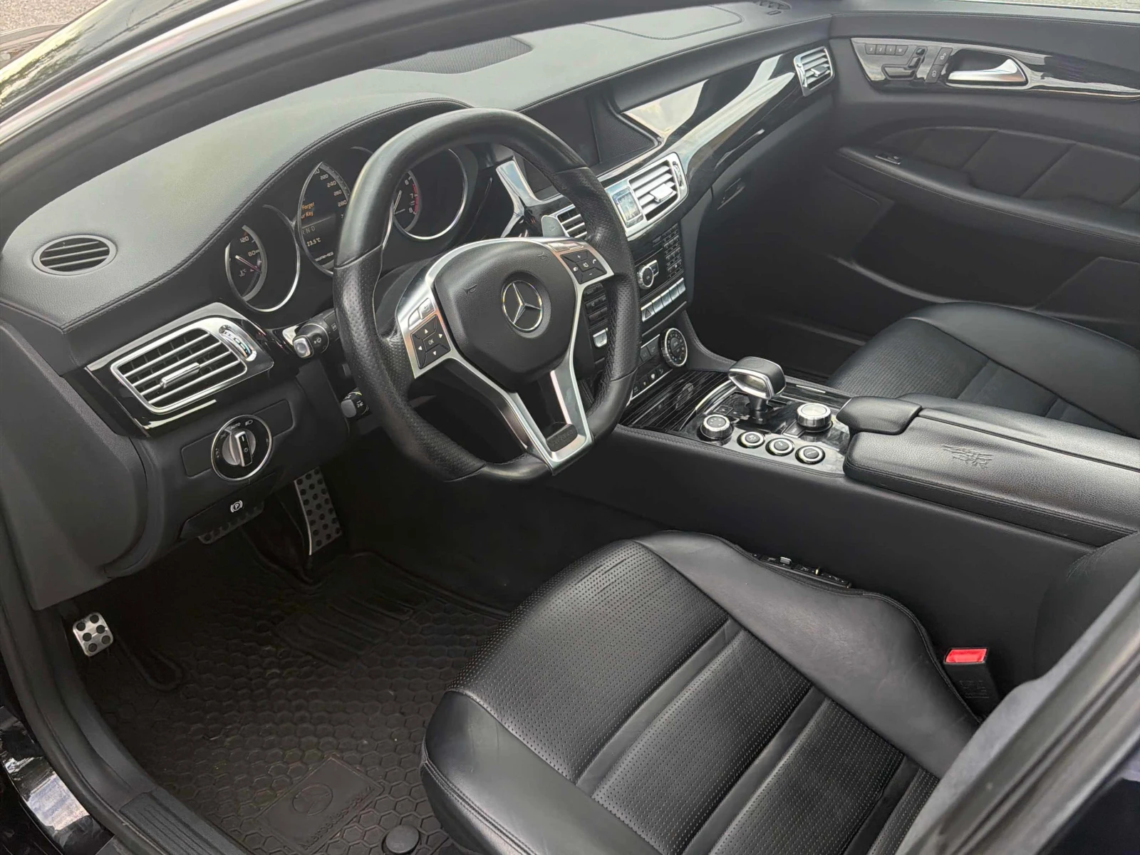 Mercedes-Benz CLS 63 AMG * CARFAX * БЕЗ ПЪРВОНАЧАЛНА ВНОСКА, снимка 5 - Автомобили и джипове - 56056667