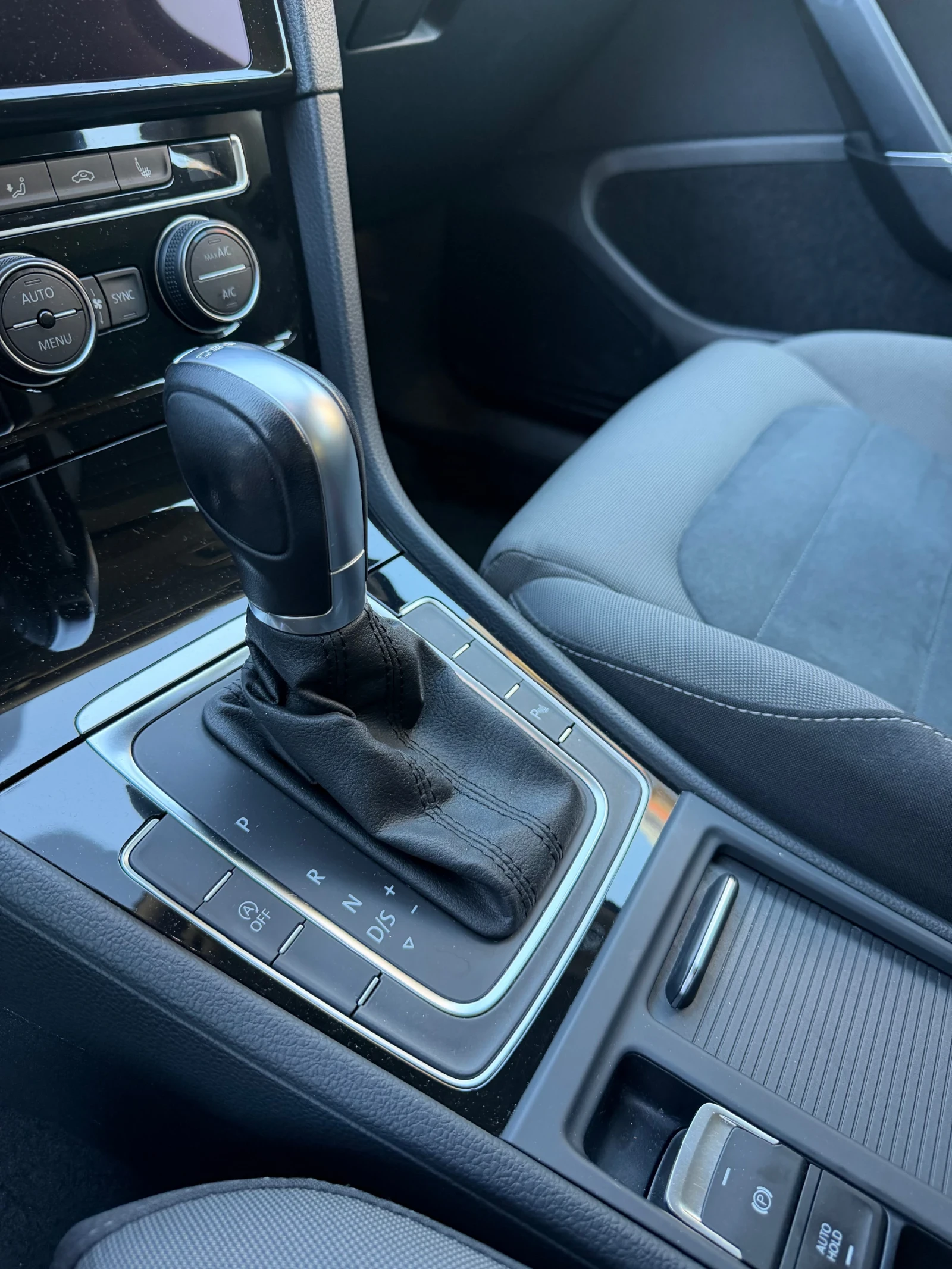 VW Golf 7.5 1.5 TSI EVO Highline DSG 150 к.с., снимка 10 - Автомобили и джипове - 56069950