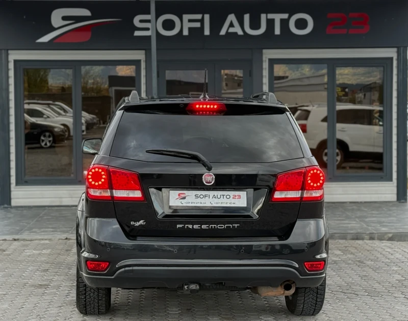 Fiat Freemont 2.4 БЕНЗИН АВТОМАТИК! ПЪЛНА СЕРВИЗНА ИСТОРИЯ!, снимка 6 - Автомобили и джипове - 52202257