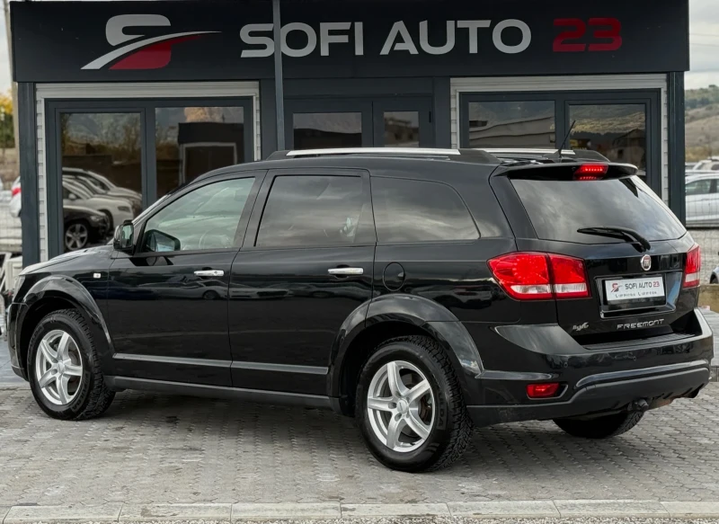 Fiat Freemont 2.4 БЕНЗИН АВТОМАТИК! ПЪЛНА СЕРВИЗНА ИСТОРИЯ!, снимка 5 - Автомобили и джипове - 52202257