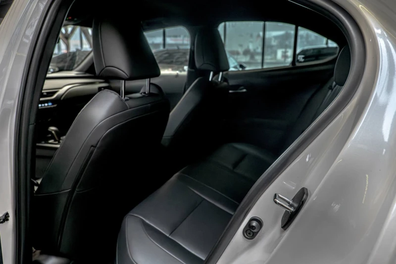 Lexus UX 300e Distronik/Lane Assist/Обдухване/Камера/Подгрев, снимка 7 - Автомобили и джипове - 53065562