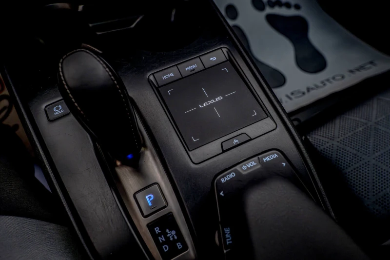 Lexus UX 300e Distronik/Lane Assist/Обдухване/Камера/Подгрев, снимка 8 - Автомобили и джипове - 53065562
