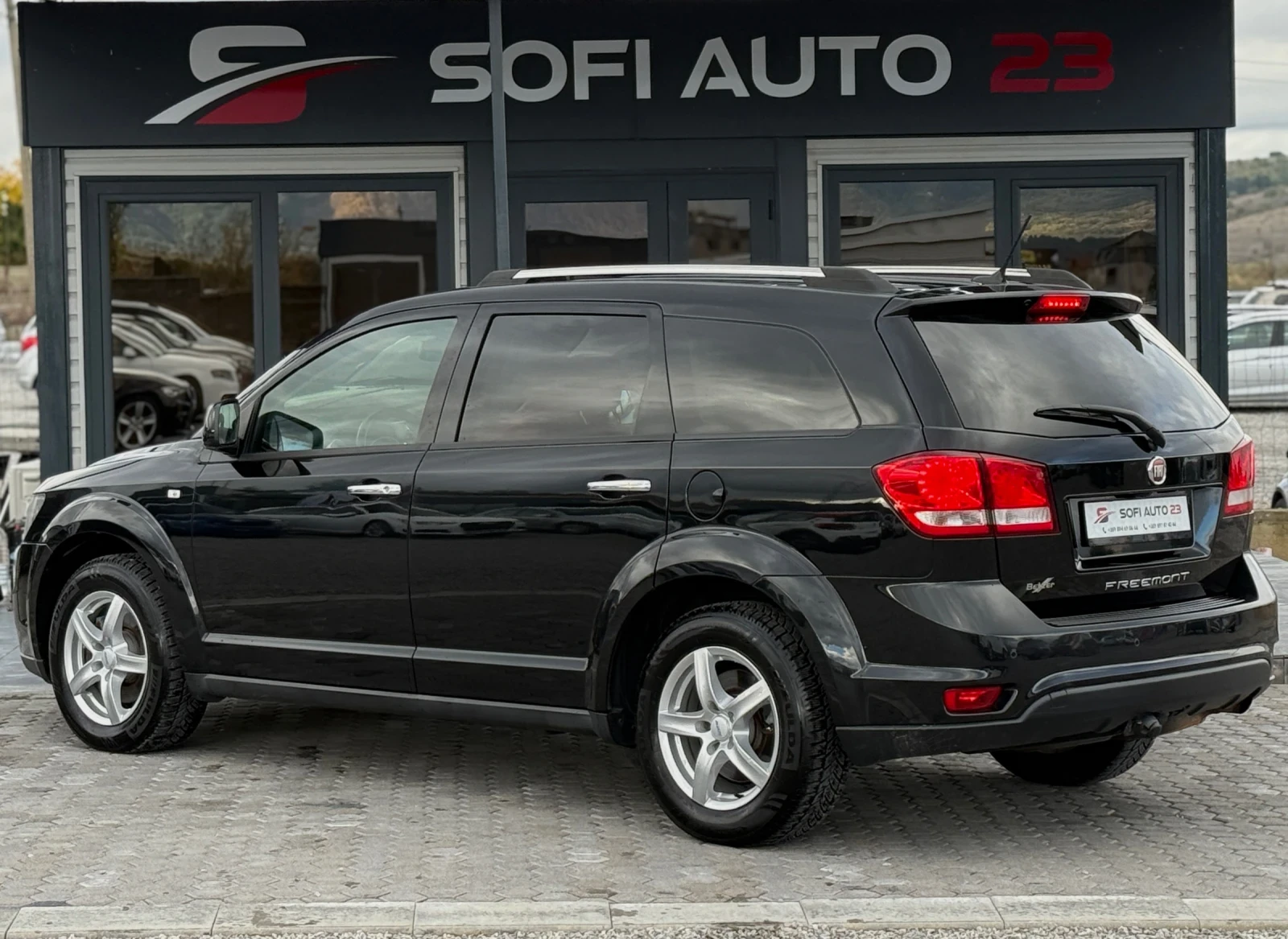 Fiat Freemont 2.4 БЕНЗИН АВТОМАТИК! ПЪЛНА СЕРВИЗНА ИСТОРИЯ! - изображение 5