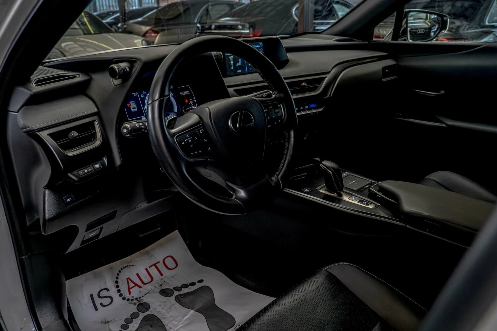 Lexus UX 300e Distronik/Lane Assist/Обдухване/Камера/Подгрев - изображение 6