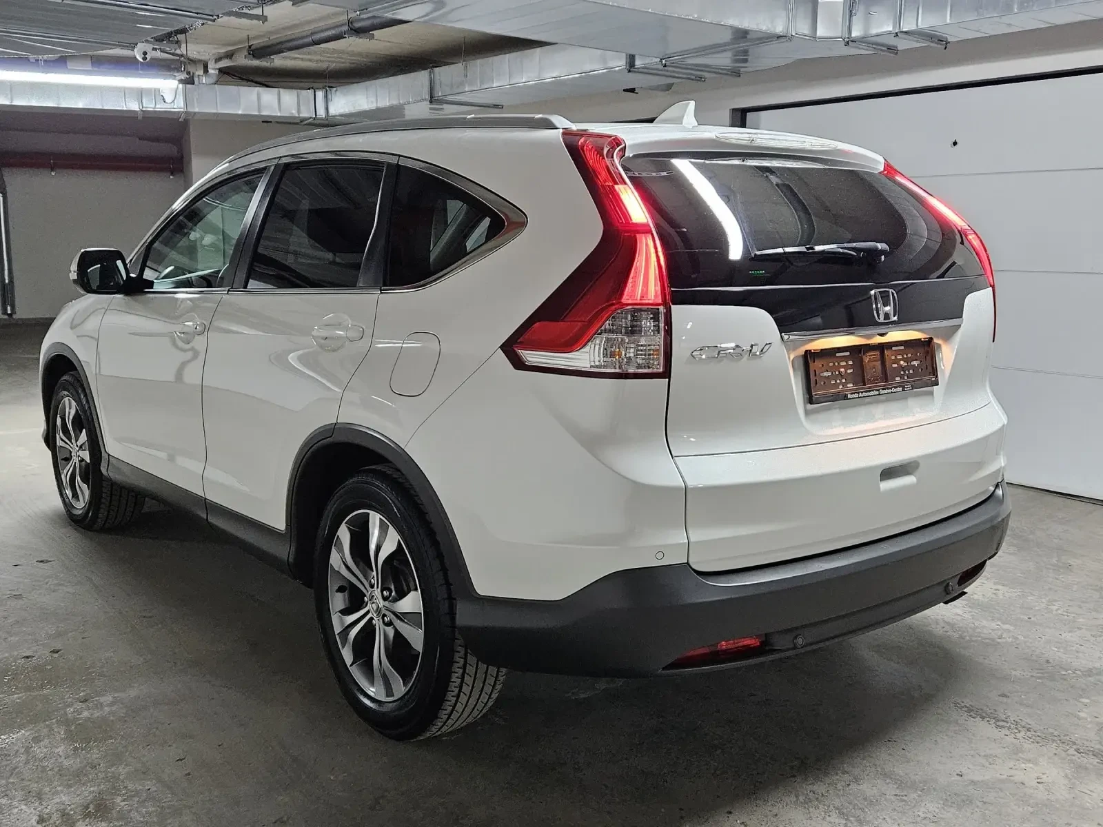 Honda Cr-v 2.0 i 155PS 4x4 8 ГУМИ С ДЖАНТИ WHITE PEARL, снимка 6 - Автомобили и джипове - 53768964