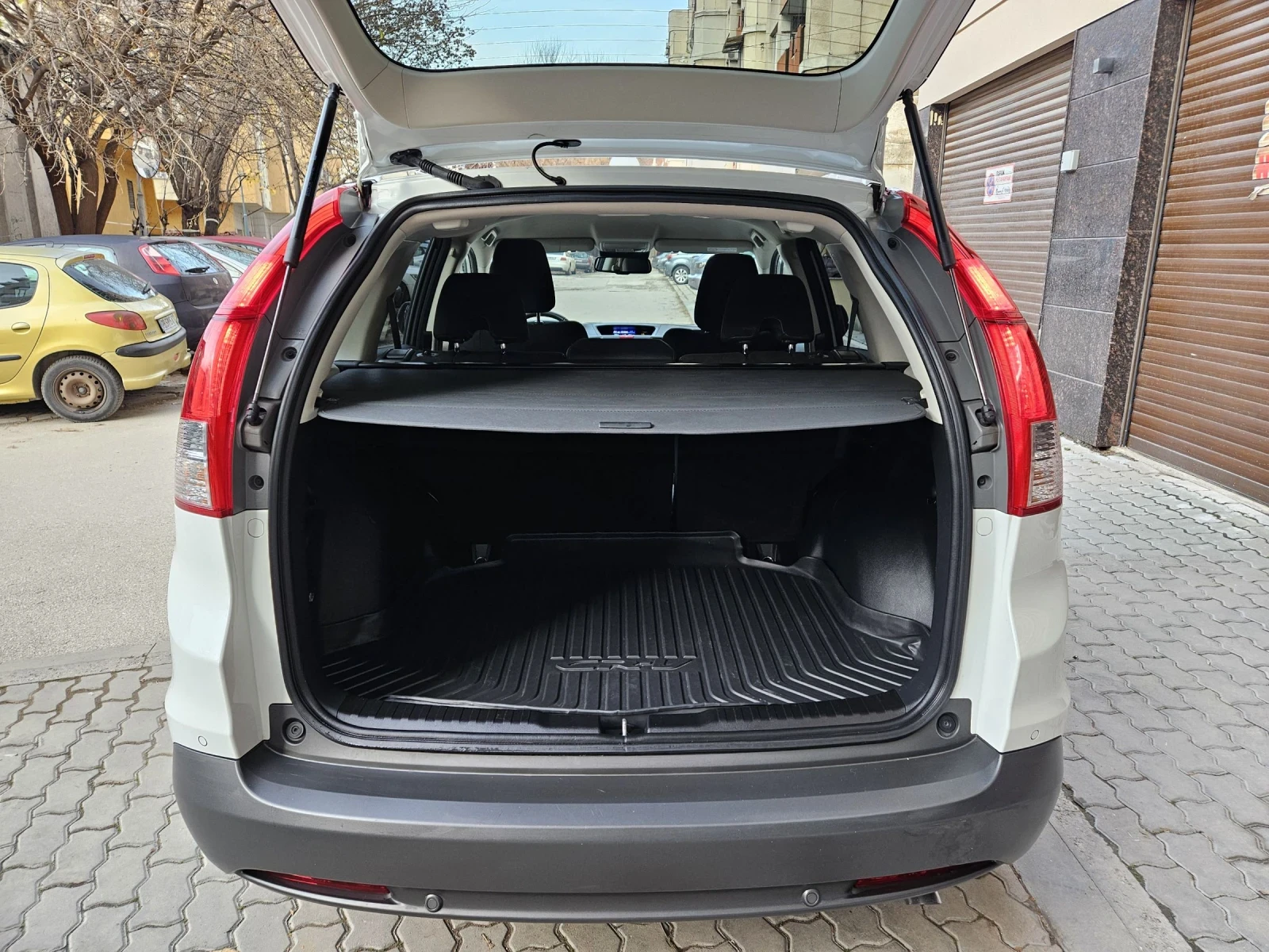 Honda Cr-v 2.0 i 155PS 4x4 8 ГУМИ С ДЖАНТИ WHITE PEARL, снимка 11 - Автомобили и джипове - 53768964