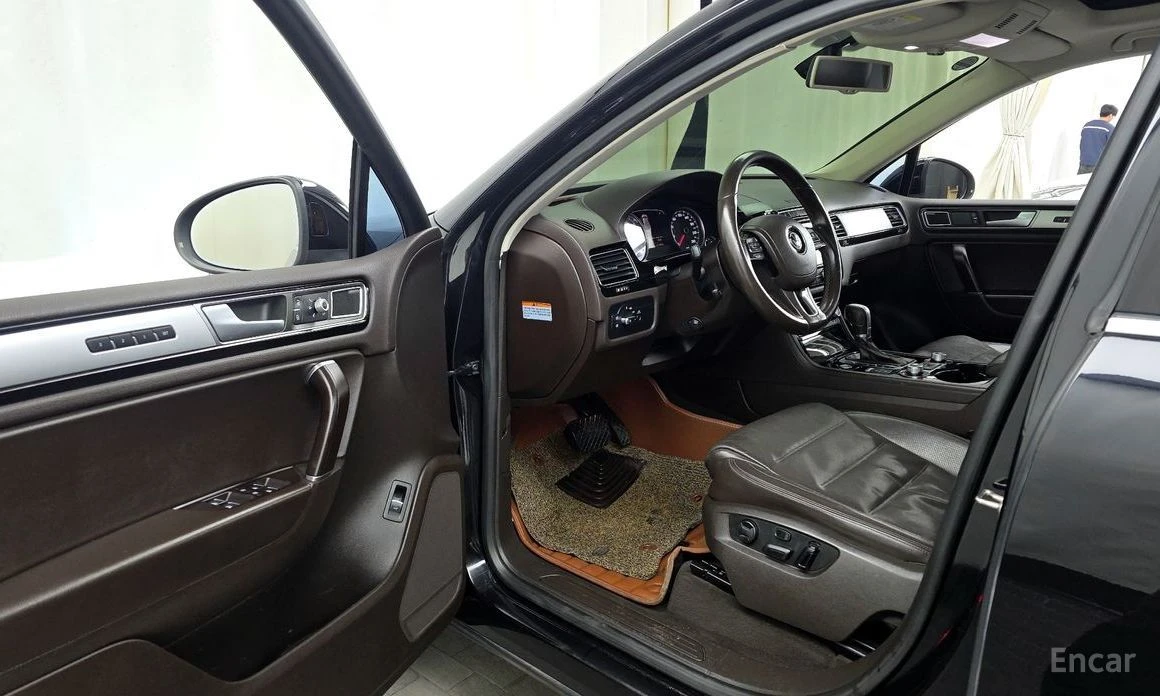 VW Touareg, снимка 10 - Автомобили и джипове - 53894349