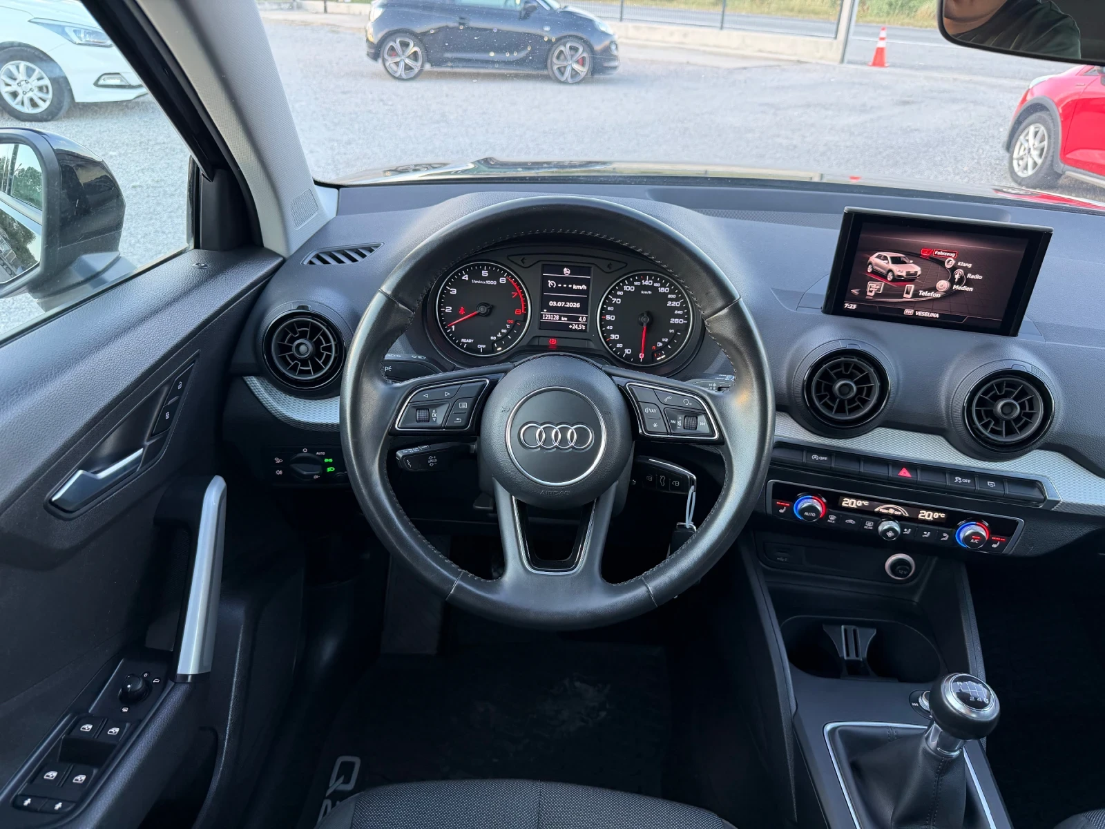 Audi Q2 1.0TFSI NAVI LED SERVICE BOOK EURO 6 TUV, снимка 12 - Автомобили и джипове - 55225125