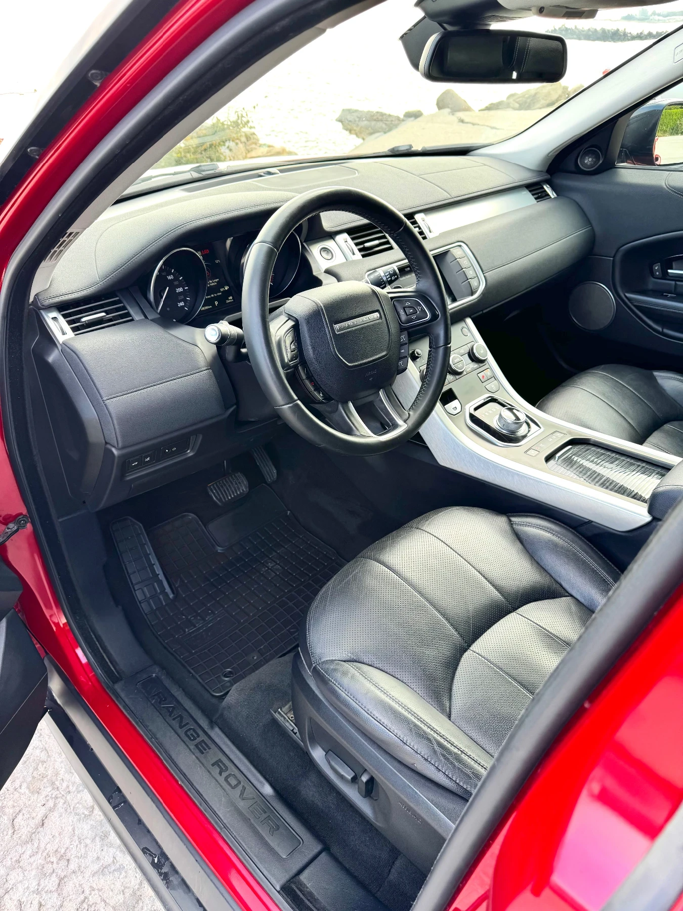 Land Rover Range Rover Evoque 2.0TD4, снимка 6 - Автомобили и джипове - 56746895