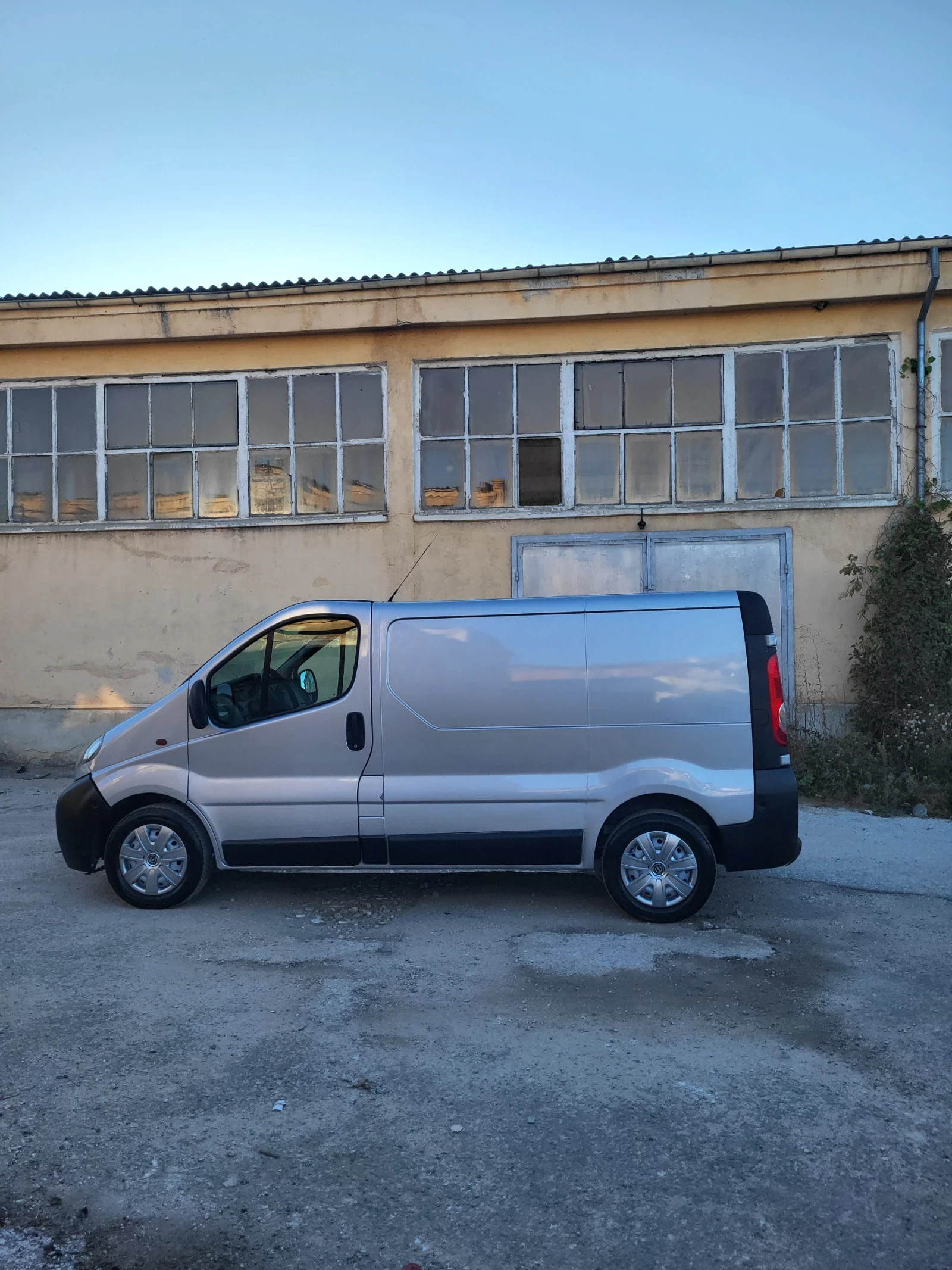 Opel Vivaro 1.9dti, снимка 3 - Бусове и автобуси - 56377374