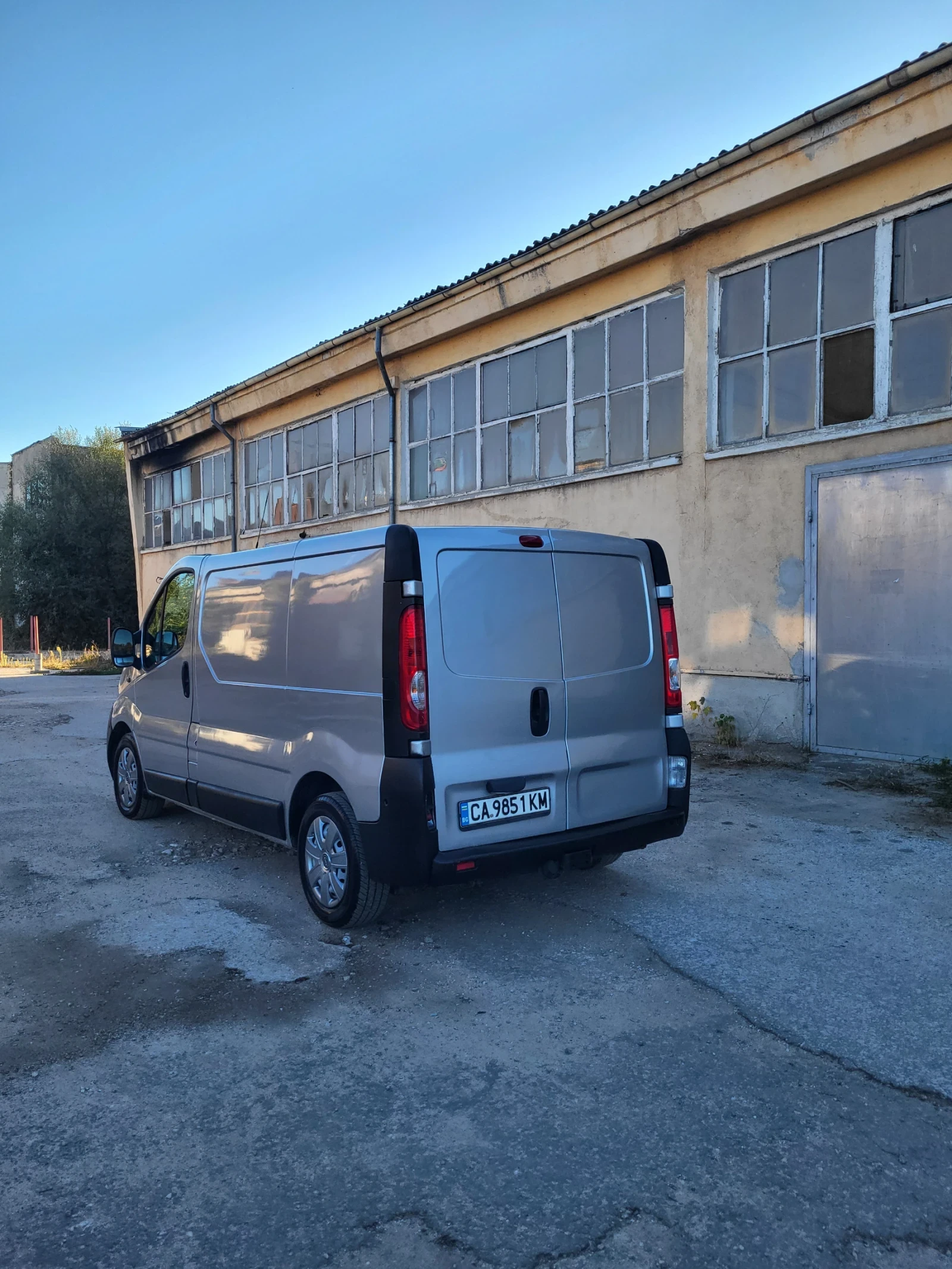 Opel Vivaro 1.9dti, снимка 4 - Бусове и автобуси - 56377374