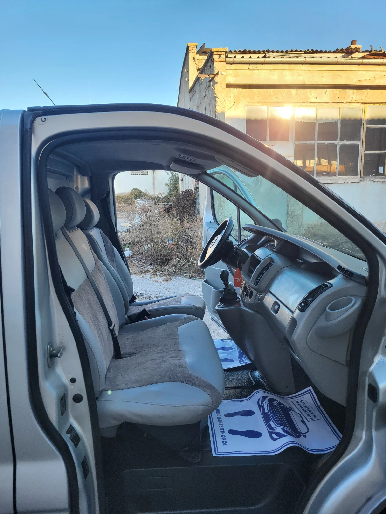 Opel Vivaro 1.9dti, снимка 7 - Бусове и автобуси - 56377374