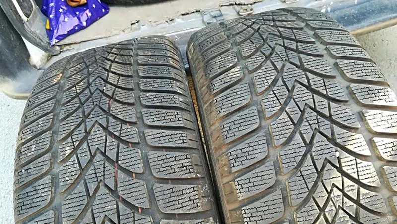 Гуми Зимни 245/40R18, снимка 2 - Гуми и джанти - 25600324