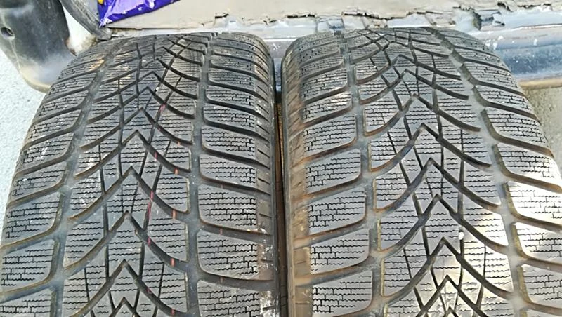 Гуми Зимни 245/40R18, снимка 1 - Гуми и джанти - 25600324