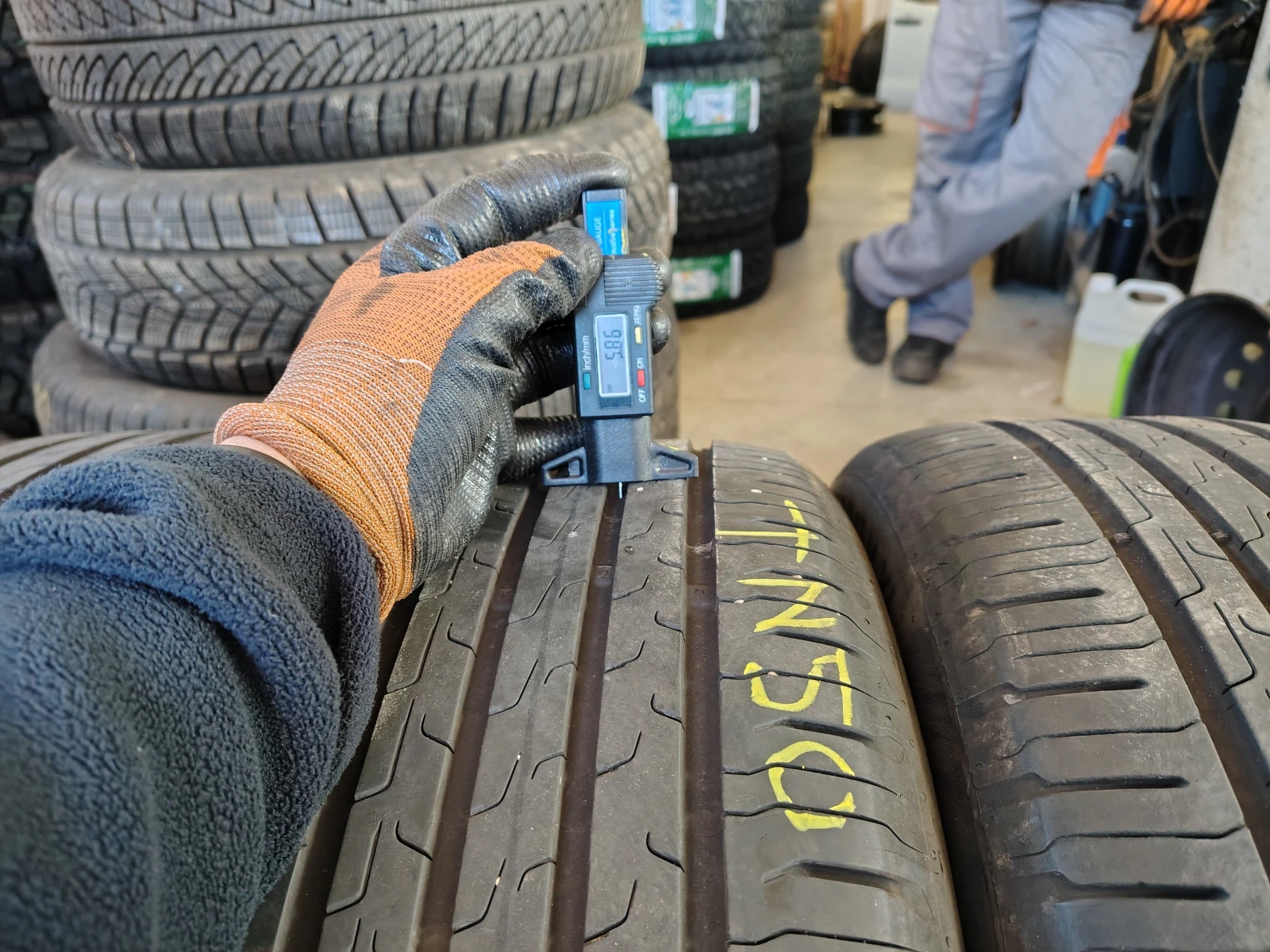 Гуми Летни 215/50R17, снимка 4 - Гуми и джанти - 53746752