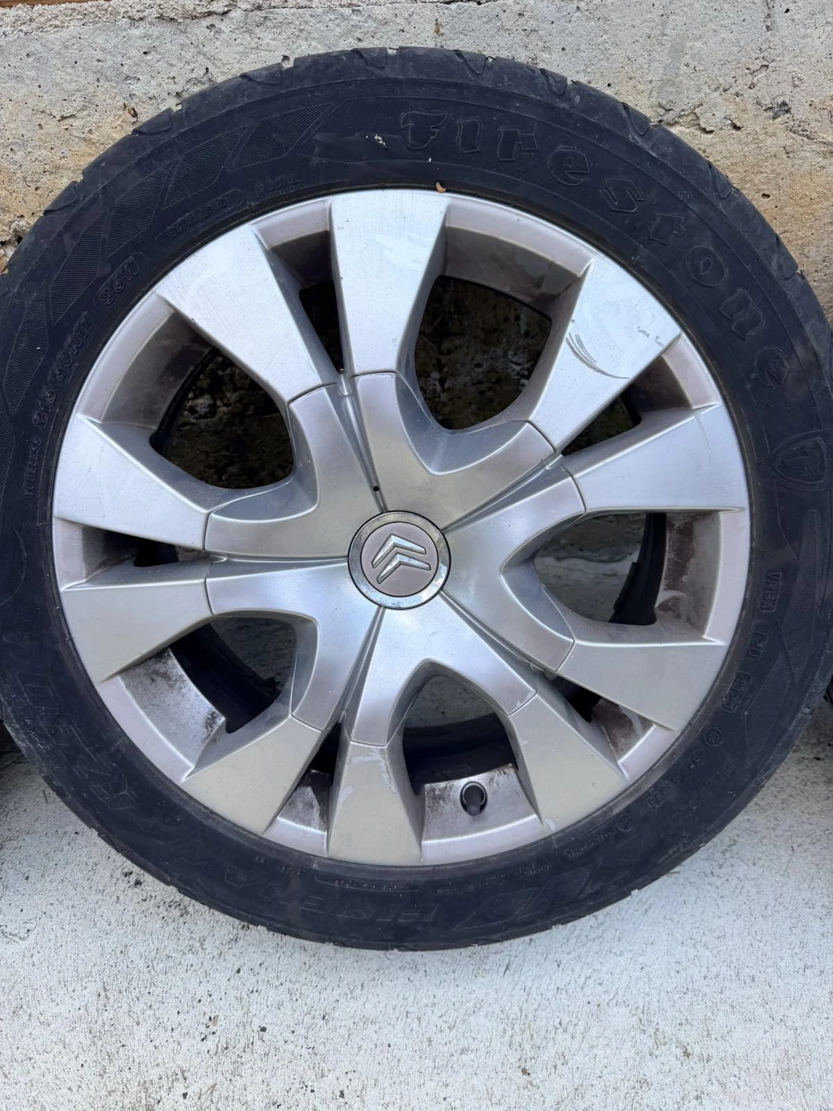 Гуми с джанти Firestone 215/50R17, снимка 4 - Гуми и джанти - 55225961