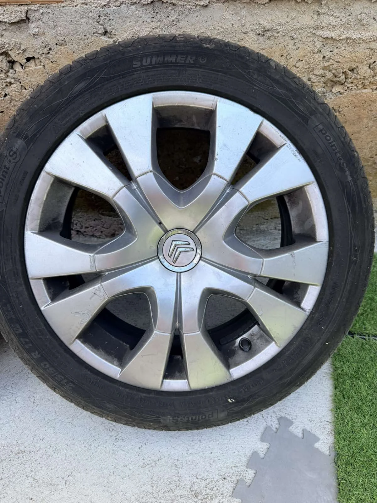 Гуми с джанти Firestone 215/50R17, снимка 2 - Гуми и джанти - 55225961