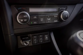 Toyota Auris 1.6 бензин ТОП! С ГАРАНЦИЯ! , снимка 13
