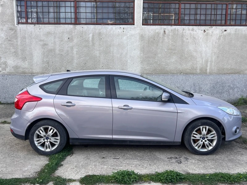 Ford Focus 1.0 100 кс, снимка 5 - Автомобили и джипове - 47307076