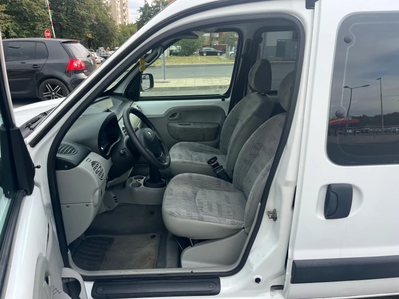 Renault Kangoo КАТО НОВО , снимка 9 - Автомобили и джипове - 47525170