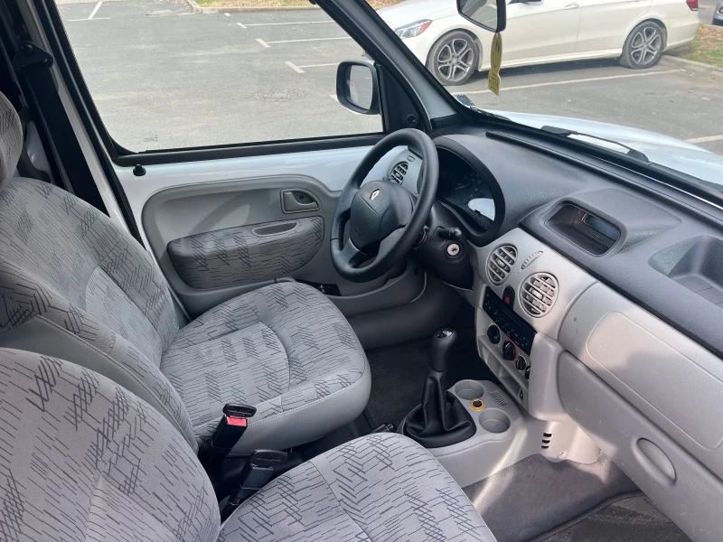 Renault Kangoo КАТО НОВО , снимка 14 - Автомобили и джипове - 47525170