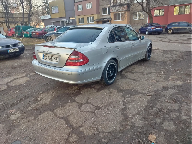 Mercedes-Benz E 220, снимка 5 - Автомобили и джипове - 48933712