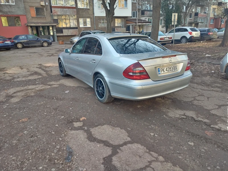 Mercedes-Benz E 220, снимка 7 - Автомобили и джипове - 48933712