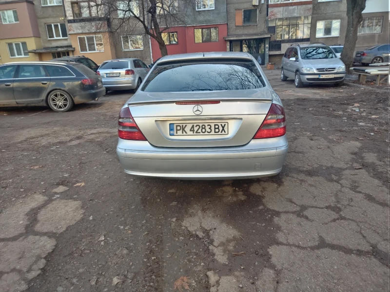 Mercedes-Benz E 220, снимка 6 - Автомобили и джипове - 48933712