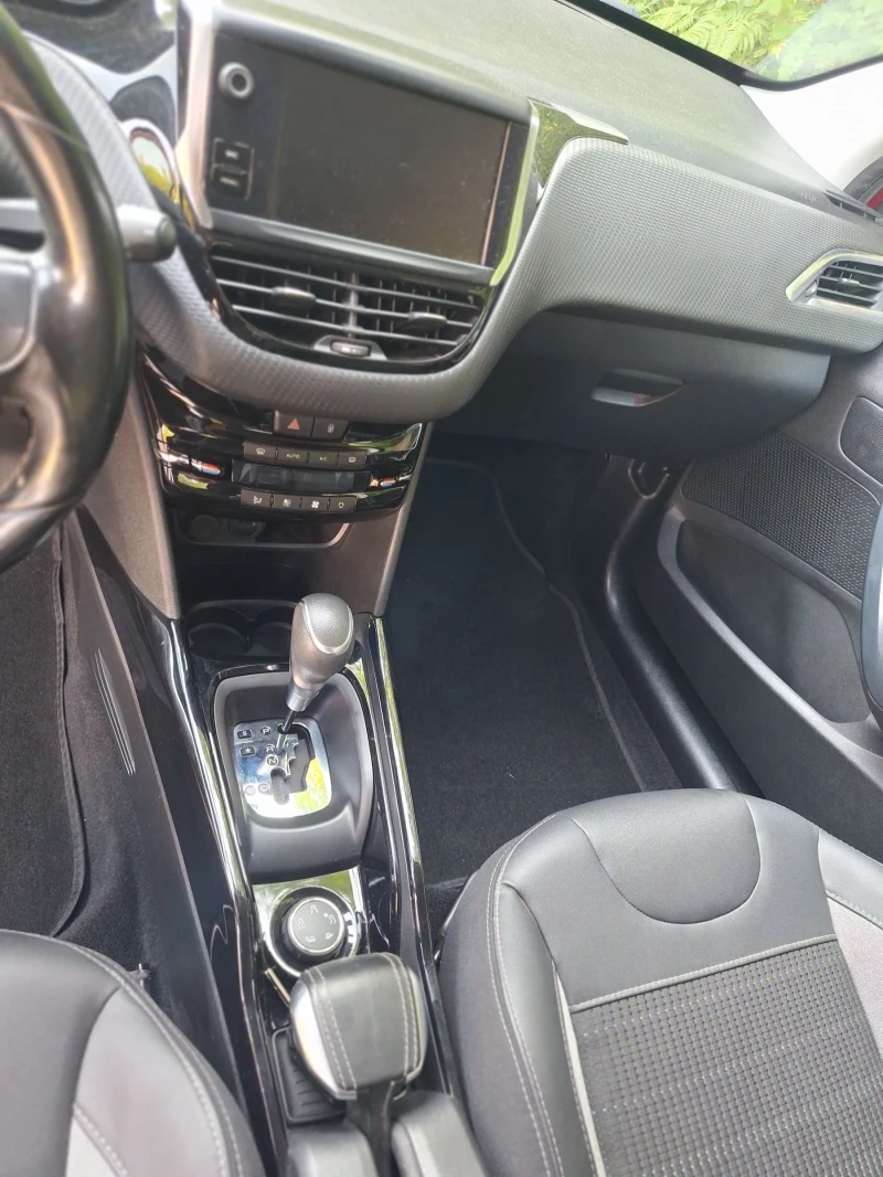 Peugeot 2008 1.6 hdi автоматик, снимка 15 - Автомобили и джипове - 51455171