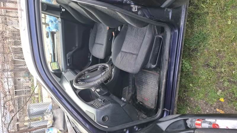 VW Golf, снимка 4 - Автомобили и джипове - 52682212