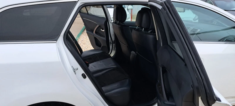 Toyota Avensis 2.2 D4D 150kc Navi Камера Автомат Уникат, снимка 17 - Автомобили и джипове - 52893539