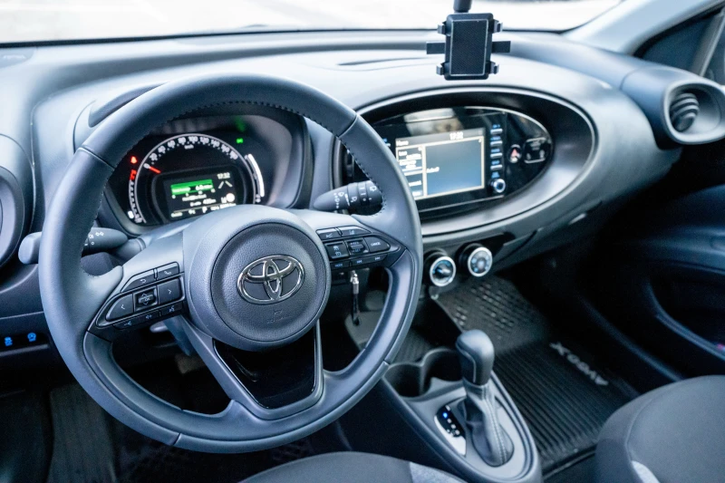 Toyota Aygo X 1.0P Play CVT, снимка 9 - Автомобили и джипове - 53463055