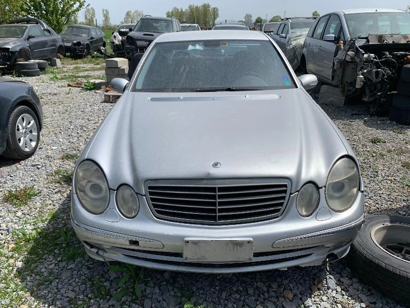 Mercedes-Benz E 270 2.7 CDI, снимка 5 - Автомобили и джипове - 38359929