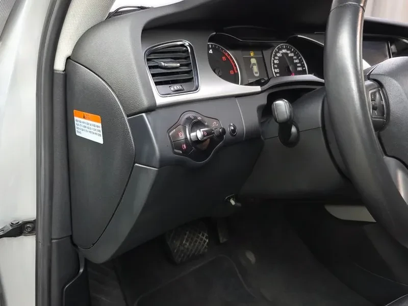 Audi A4 2.0 TDI, снимка 14 - Автомобили и джипове - 54550846