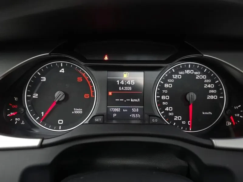 Audi A4 2.0 TDI, снимка 8 - Автомобили и джипове - 54550846