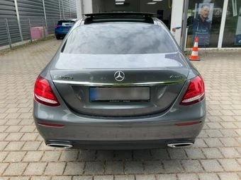 Mercedes-Benz E 400 D * AMG ПАКЕТ * AVANTGARDE * HEAD UP * 69К КМ * , снимка 6 - Автомобили и джипове - 55173115
